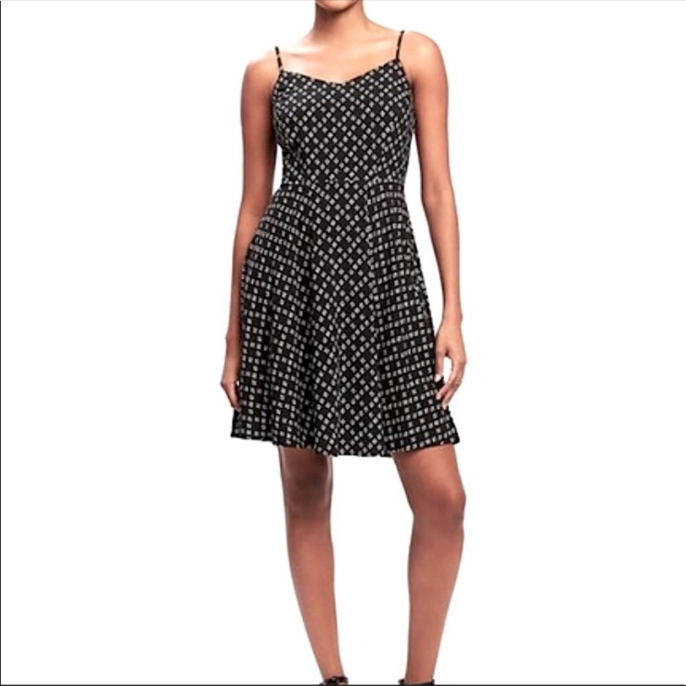5 for $15. 💙 Old Navy The Cami Dress Black Geometric Print